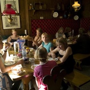 Gemeinsames Essen im Speisesaal