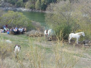 Mittagspause am Fluss
