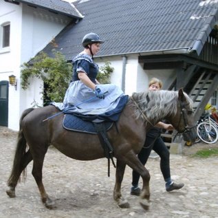 Reiten im Damensattel