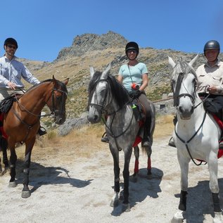 Reiterinnen in den Gredos Mountains